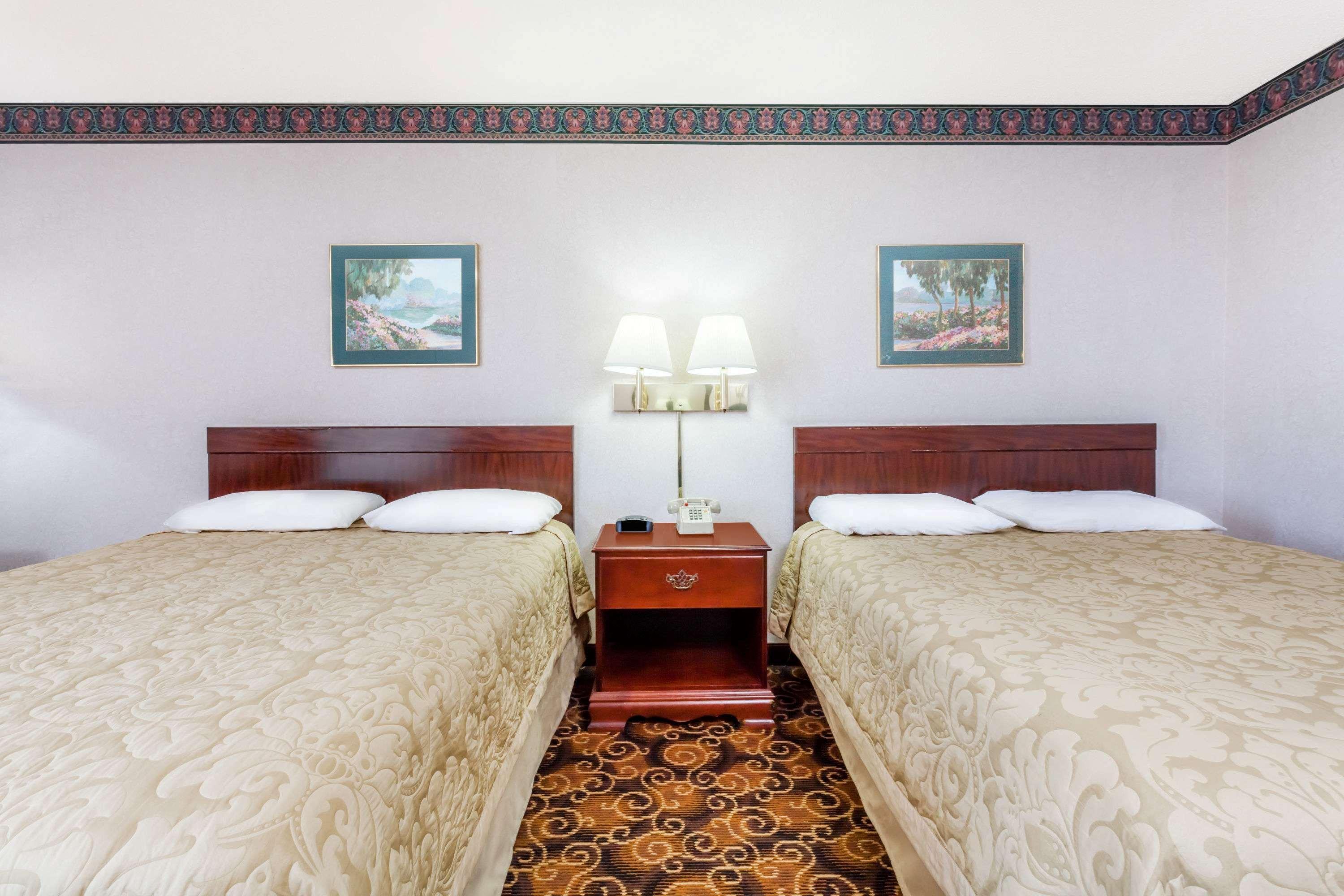 Super 8 By Wyndham Evansville North Stacer Εξωτερικό φωτογραφία