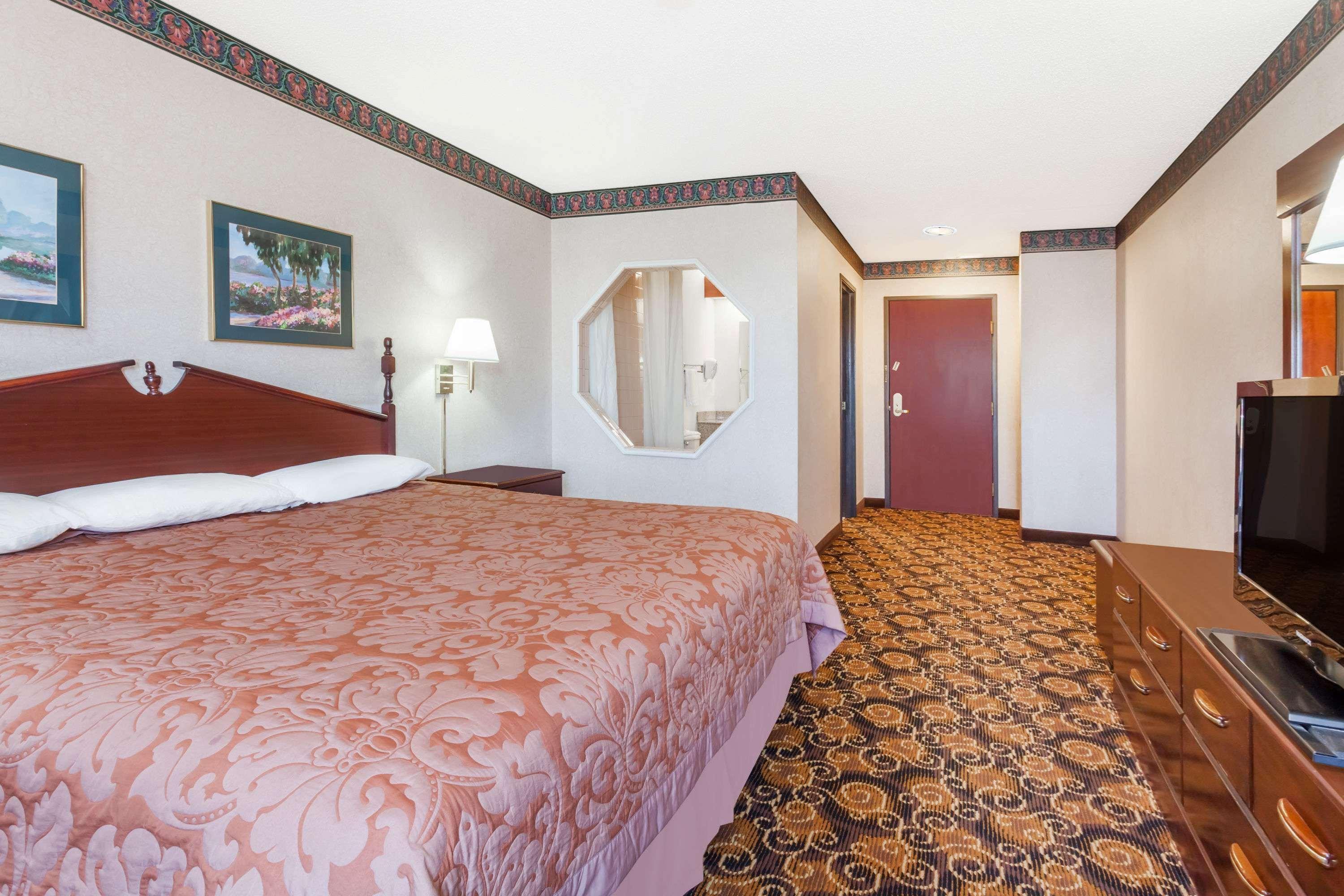 Super 8 By Wyndham Evansville North Stacer Εξωτερικό φωτογραφία