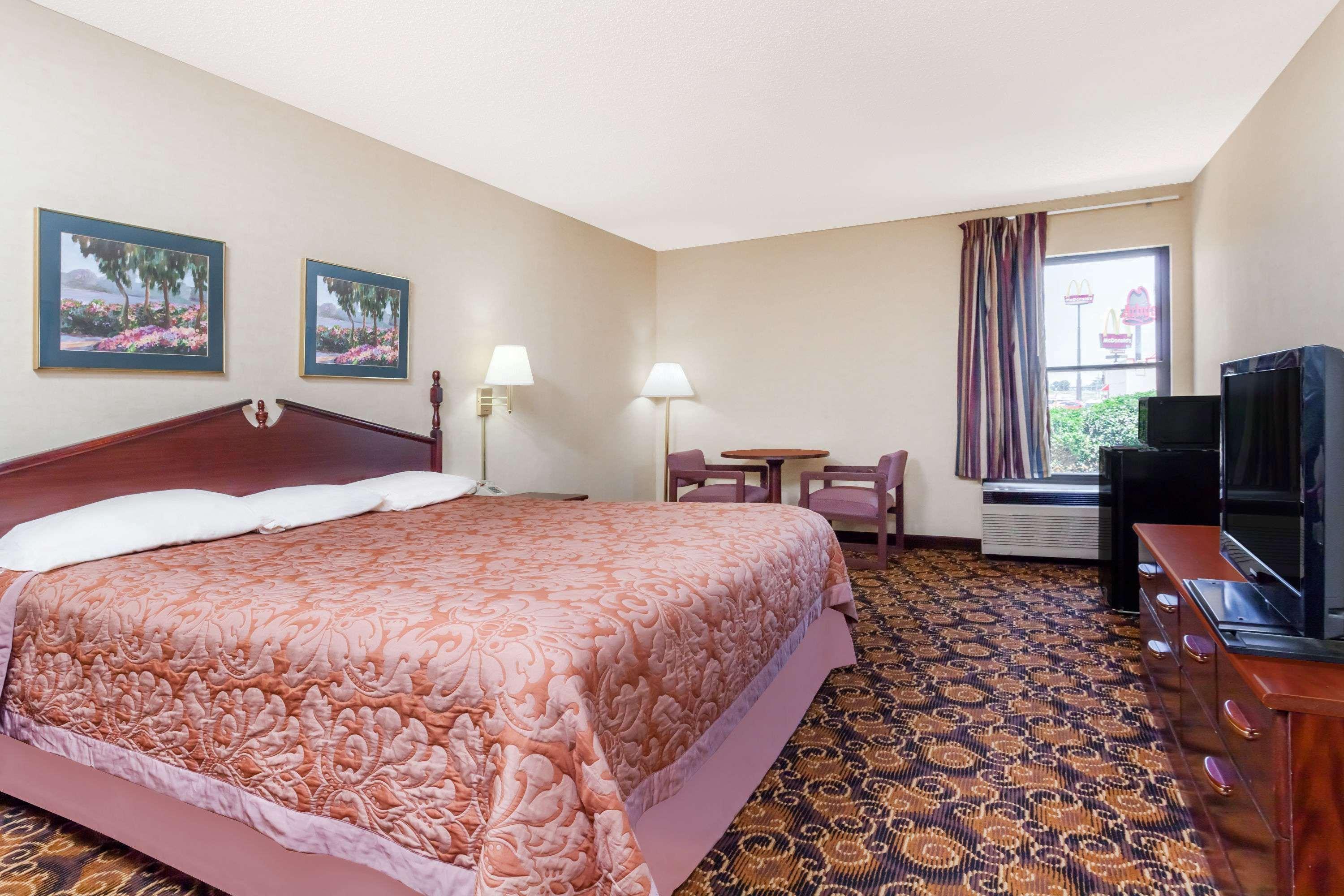 Super 8 By Wyndham Evansville North Stacer Εξωτερικό φωτογραφία