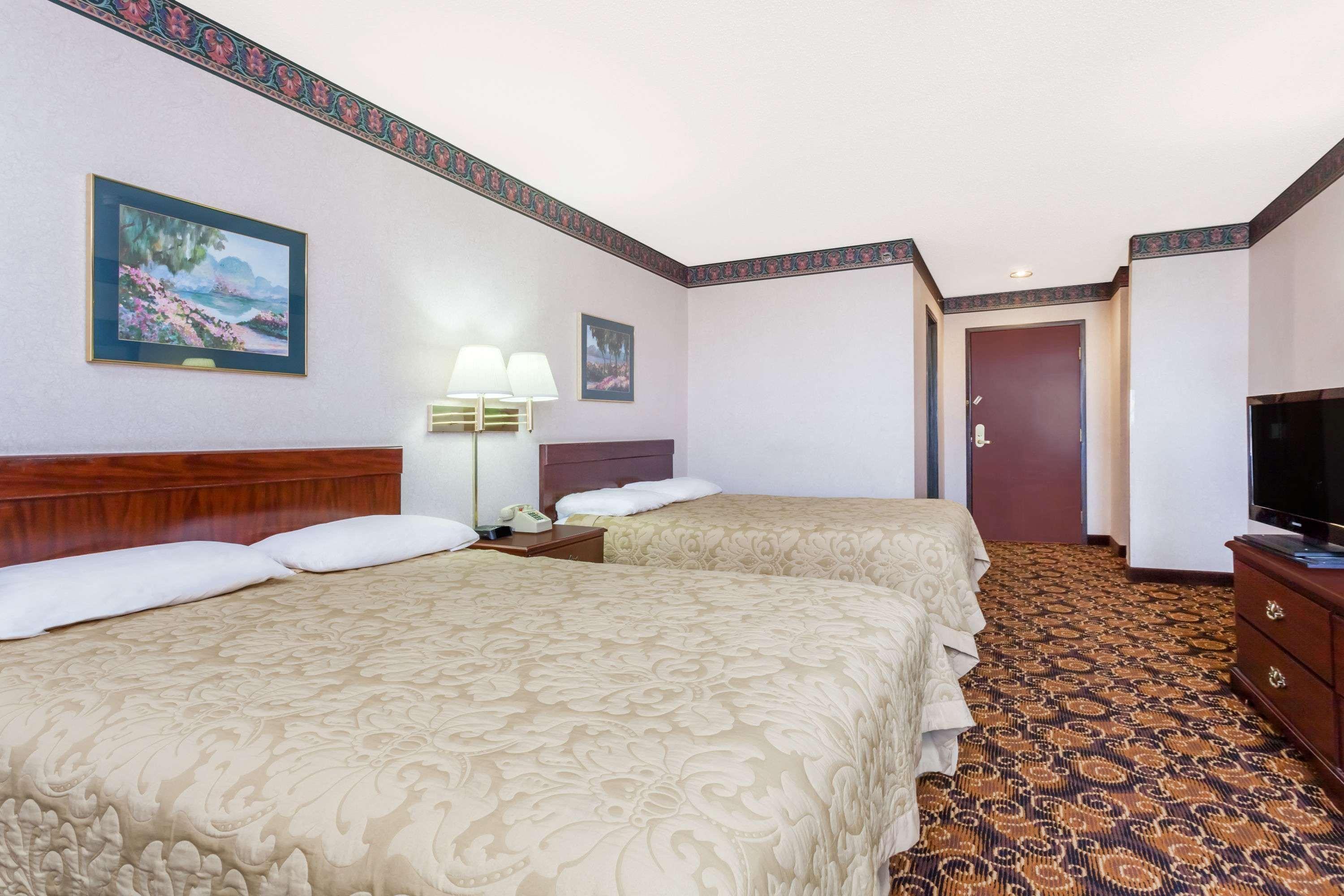 Super 8 By Wyndham Evansville North Stacer Εξωτερικό φωτογραφία
