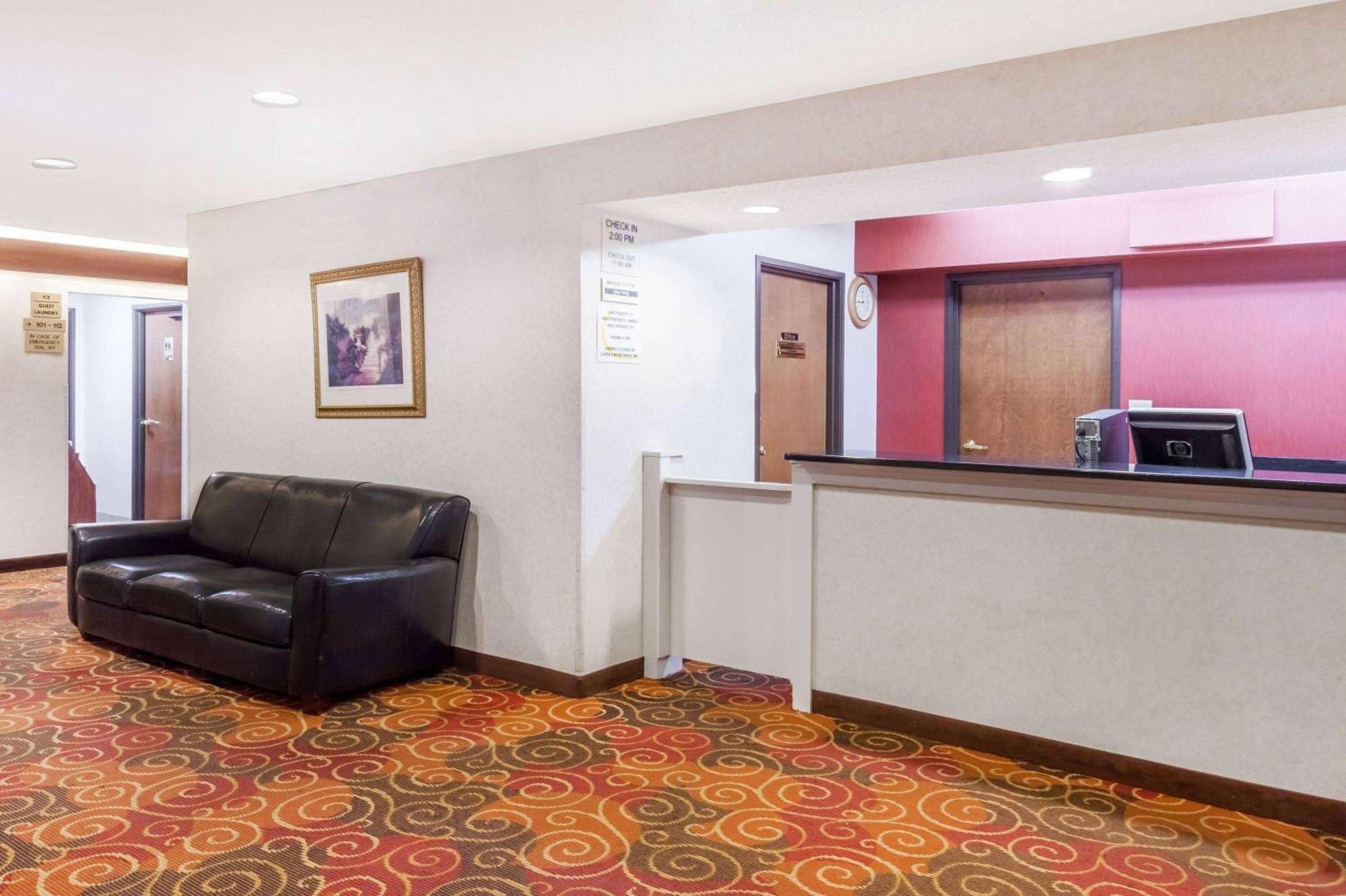Super 8 By Wyndham Evansville North Stacer Εξωτερικό φωτογραφία
