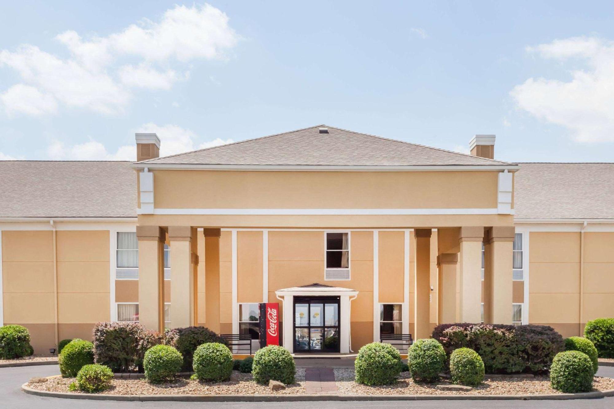 Super 8 By Wyndham Evansville North Stacer Εξωτερικό φωτογραφία