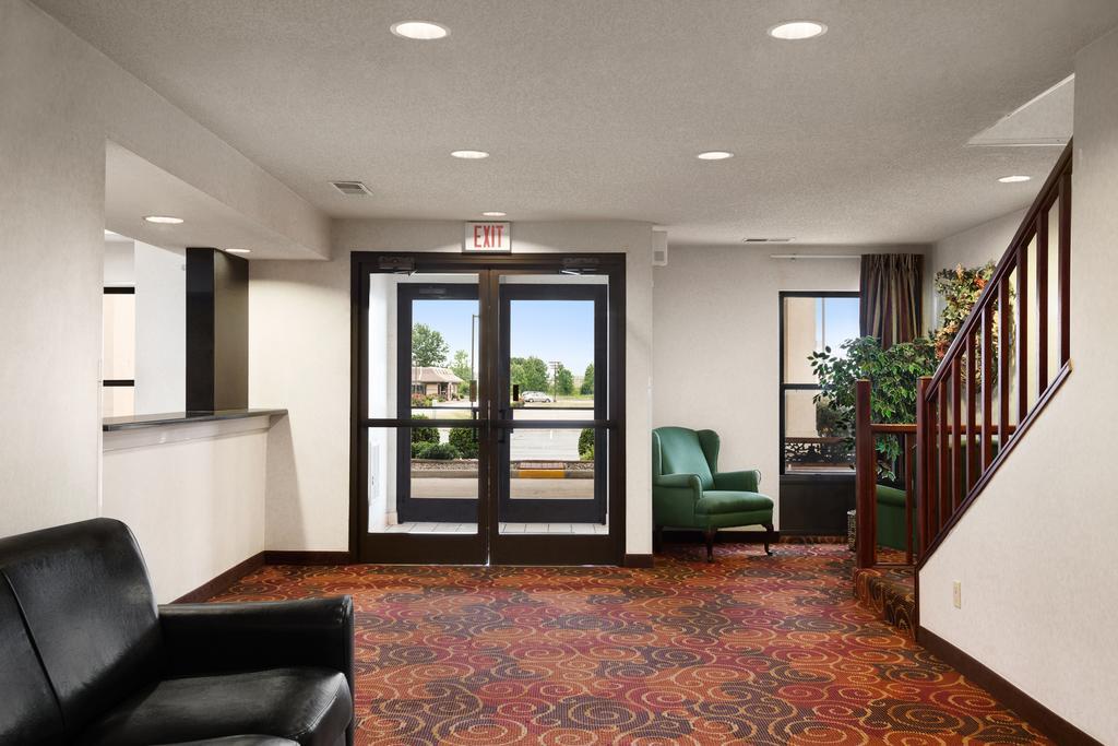 Super 8 By Wyndham Evansville North Stacer Εξωτερικό φωτογραφία