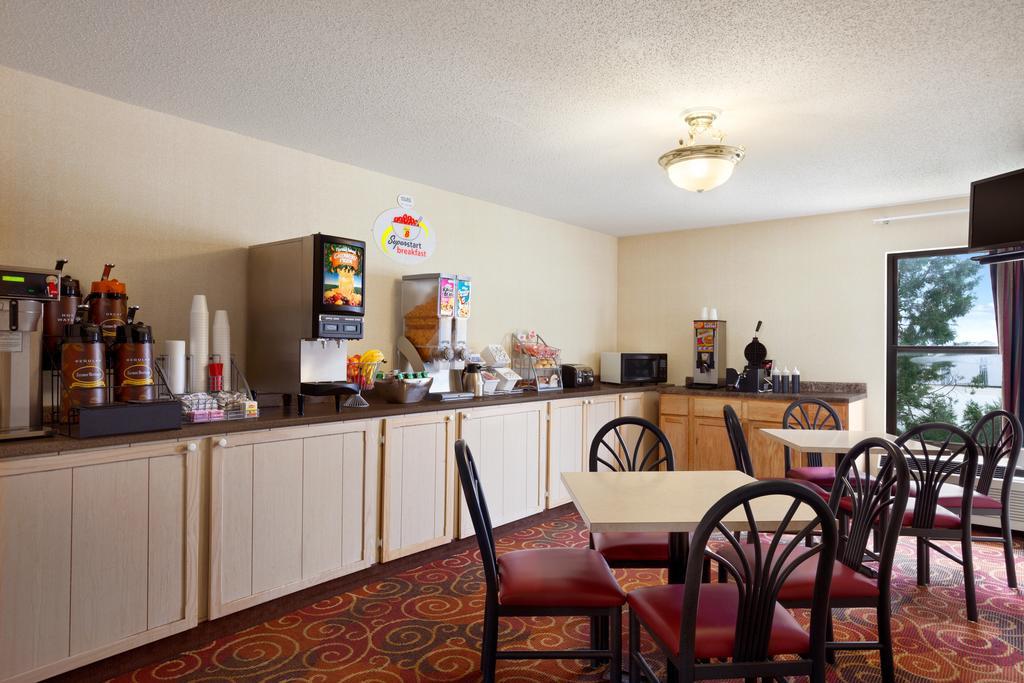 Super 8 By Wyndham Evansville North Stacer Εξωτερικό φωτογραφία